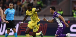 Il Milan batte 2-1 la Fiorentina e vola in testa