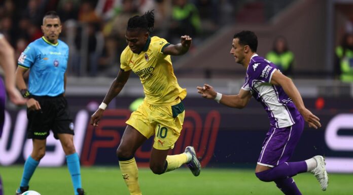 Il Milan batte 2-1 la Fiorentina e vola in testa