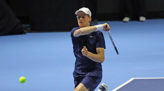 Sinner supera il primo turno all’Atp 500 di Vienna, ora derby con Cobolli
