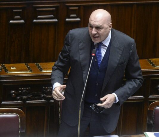 Ucraina, Crosetto: “L’Ue cerca di migliorare e rendere il più giusto possibile il piano da discutere con la Russia”