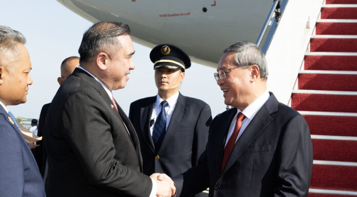 Cina: premier Li in Malesia per incontri leader su cooperazione Asia orientale