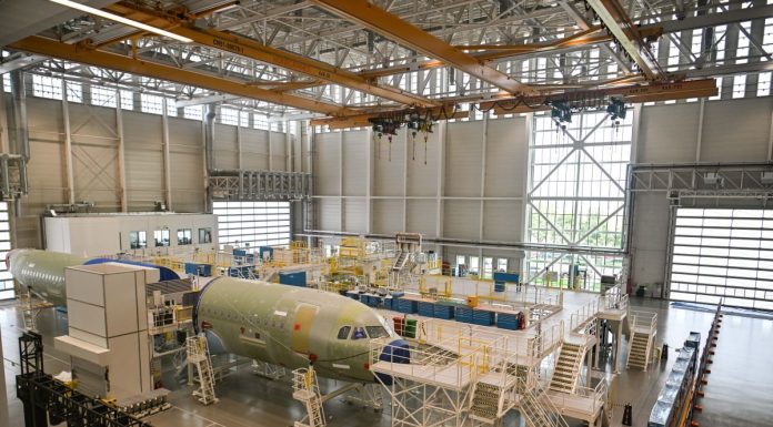Cina: Airbus inaugura nuova catena di montaggio nel paese per aerei A320 (2)