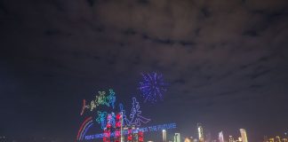 Cina: Giornata Mondiale delle Città, spettacolo di luci coi droni a Chongqing (2)