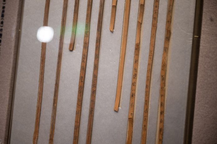 CHINA-HUBEI-WUHAN-ANCIENT CHINESE BAMBOO & WOODEN SLIPS (CN)