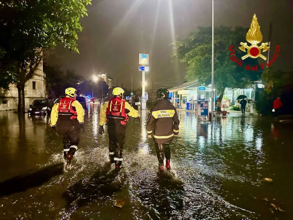 Violento nubifragio a Palermo, danni e disagi alla circolazione Violento nubifragio a Palermo, danni e disagi alla circolazione