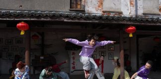 Cina: festival di danza anima l’antica cittadina di Xinshi (1)