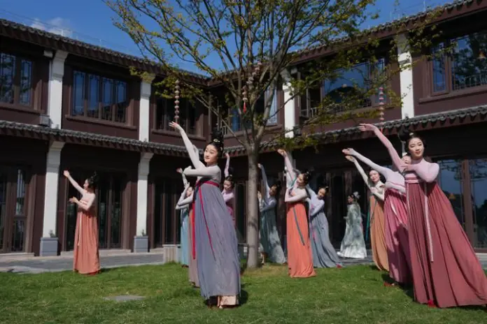 (ZhejiangPictorial) CHINA-ZHEJIANG-XINSHI-ANCIENT TOWN-DANCE FESTIVAL (CN)