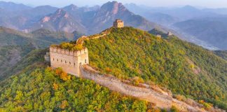 Cina: lo spettacolo autunnale nel tratto di Dongjiakou della Grande Muraglia (2)