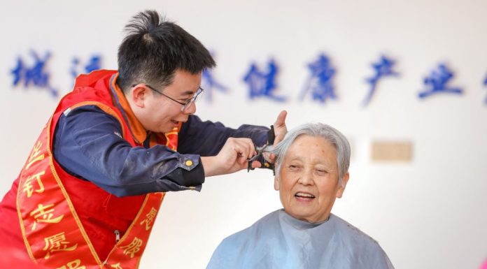 Cina: proseguono le iniziative in vista della Giornata nazionale anziani (1)