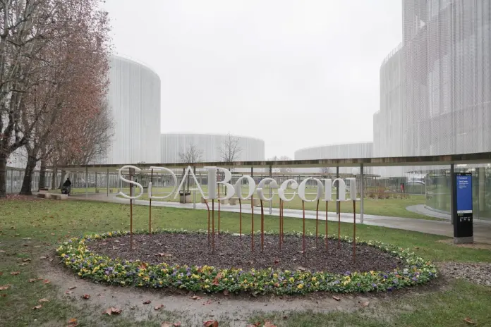 Milano, Tappa all'Università Bocconi per il tour