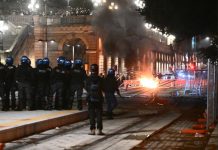 Bologna, tensione tra corteo Pro Pal e forze dell’ordine in occasione di Virtus-Maccabi