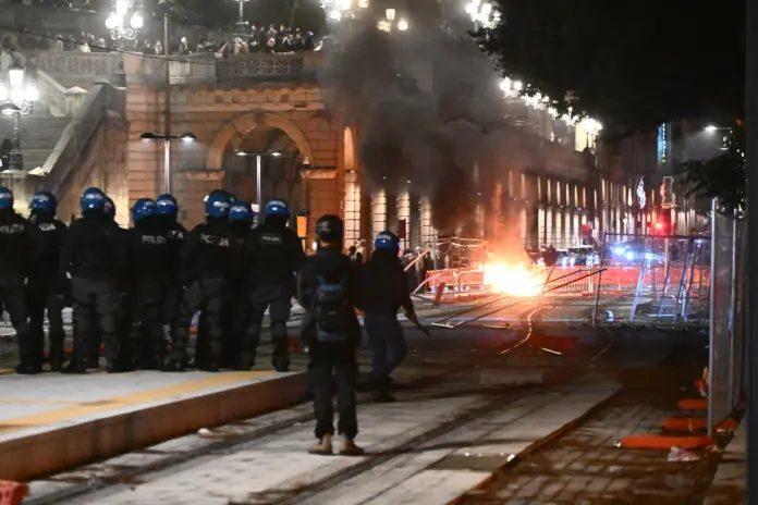 Bologna, disordini al corteo propal per la Palestina e la global sumud flotilla vicino alla Stazione