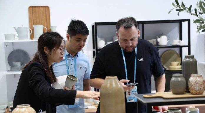 Cina: a Guangzhou seconda fase della 138esima Fiera di Canton (1)