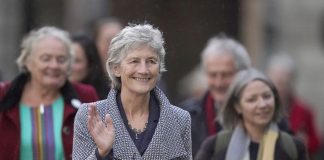 Catherine Connolly vince le elezioni presidenziali in Irlanda