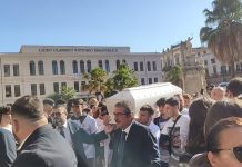 L’abbraccio di Palermo a Paolo Taormina, l’ultimo saluto in un misto di commozione e rabbia / Video