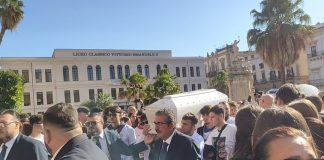 L’abbraccio di Palermo a Paolo Taormina, l’ultimo saluto in un misto di commozione e rabbia / Video