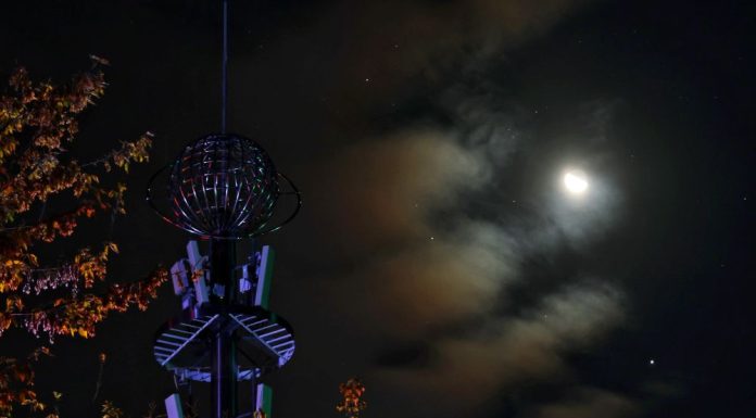 Cina: vista di Giove e della Luna nel cielo dello Heilongjiang (1)