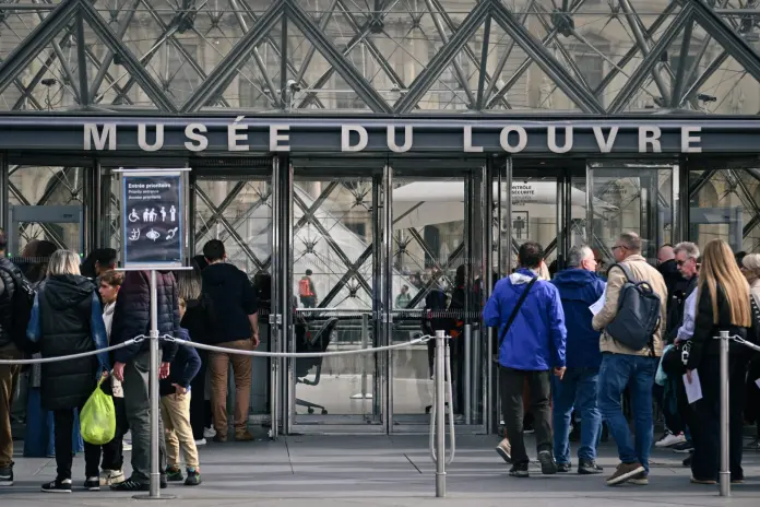 Louvre Parigi