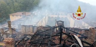 Un incendio devasta il monastero della Bernaga nel Lecchese / Video