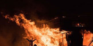 حريق يلتهم سفينة سياحية في مصر.. و إجلاء 220 شخصا و 60 إيطاليا في حالة جيدة