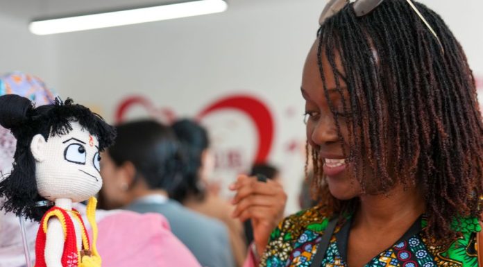 Cina: a Pechino delegate visitano centro servizi durante incontro su donne (2)