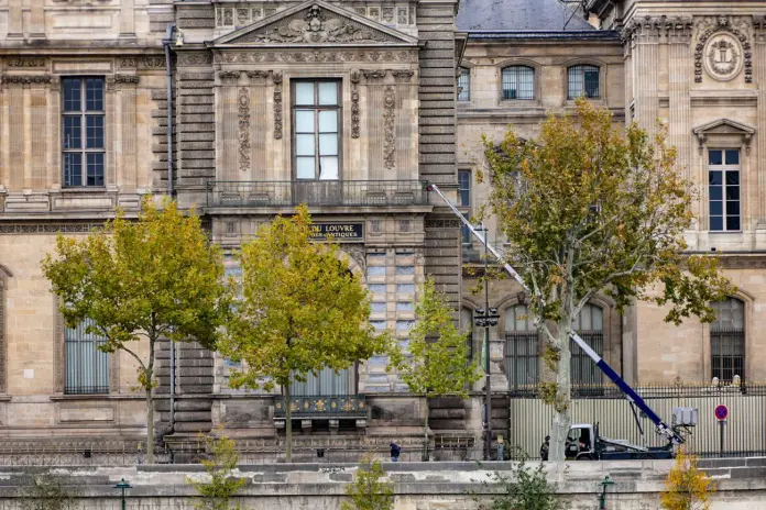 PARIS, LOUVRE, Burglary, Cambriolage