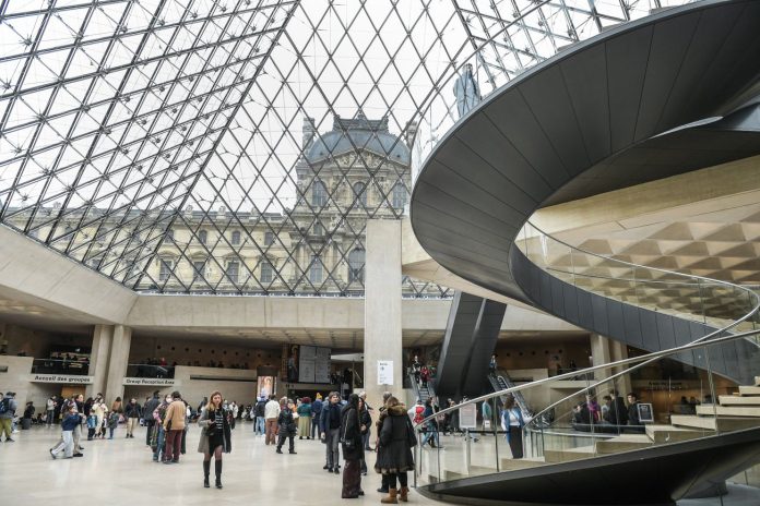 Archivio, allarme degrado al Louvre: la Gioconda tornerà in Italia? La Lombardia si candida per ospitarla