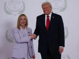 Meloni al NYT: “Credevo con Trump sarebbe stato più facile”. Sui social risponde a Schlein: “Nessun boomerang, Patto Ue svolta positiva per l’Italia”