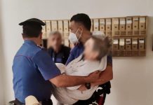 Incendio nell’appartamento, anziana disabile salvata dai carabinieri nel Napoletano