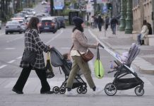 Il 20% degli italiani non ha figli e non intende farne, il doppio della Francia