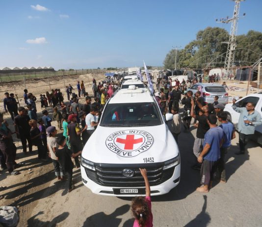 Raid israeliani a Gaza, almeno 18 morti. Croce Rossa “Rammarico e sdegno per la morte di un operatore della PCRS”