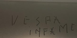 Apparsa la scritta “Vespa infame” in un ascensore della sede Rai di via Teulada