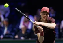 Jannik Sinner batte Cerundolo in due set e vola ai quarti al Masters 1000 di Parigi. Sonego si arrende a Medvedev