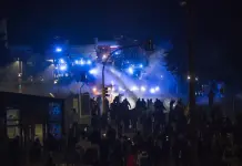 Guerriglia urbana al corteo Pro Pal di Udine: scontri tra manifestanti e agenti, diversi arresti. Giornalista ferita da una pietra