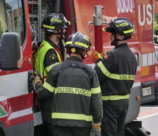 Edificio crolla dopo un’esplosione nel Barese, si cercano persone sotto le macerie