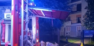 Incendio in un condominio, morti due anziani e il figlio nel Milanese