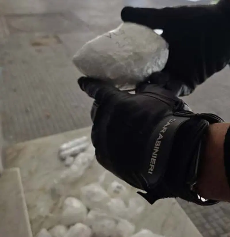 geronimo it la-polizia-arresta-duedonne-per-furto-e-ne-denuncia-una-decina-A260 005