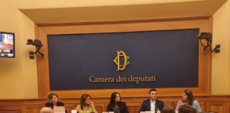 In Italia ogni tre giorni viene commesso un femminicidio, nasce il “Calendario Rosso”