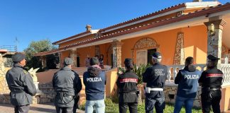 Roma, operazioni di sgombero e abbattimento di immobili abusivi in zona Casilino
