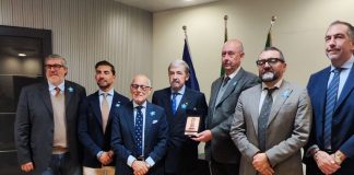 Liguria, consegnate le spille “Non ti scordar di me”: il simbolo nazionale dei Caduti per la Patria