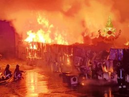 Violento incendio nella zona industriale di Macchiareddu, non ci sono feriti