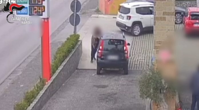 Donna assalita nel napoletano