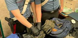 Blitz antidroga a Roma, sequestrati 2,3 kg di droga: 15 arrestati