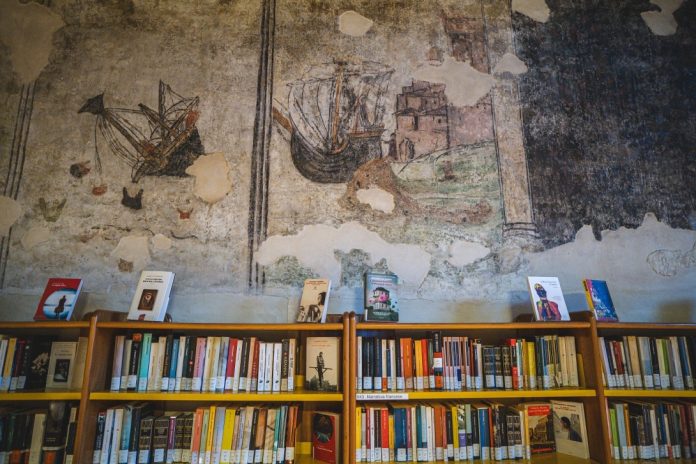 interno biblioteca di San Toma'