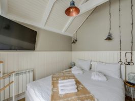 La poesia dell’ordinario domestico: il ritorno alla bellezza delle piccole cose letto camera accogliente