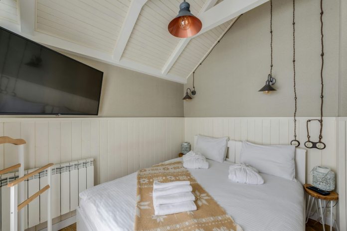 letto camera accogliente