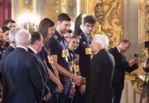 Il volley azzurro al Quirinale e a Palazzo Chigi. Mattarella “Formidabili”, Meloni “Grazie per le emozioni” / Video