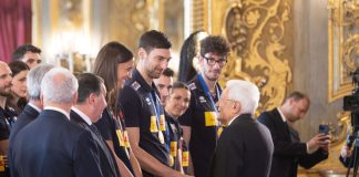 Il volley azzurro al Quirinale e a Palazzo Chigi. Mattarella “Formidabili”, Meloni “Grazie per le emozioni” / Video