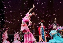 Cina: danza di Dunhuang conquista turisti sulla via della seta (1)