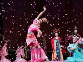 Cina: danza di Dunhuang conquista turisti sulla via della seta (1)